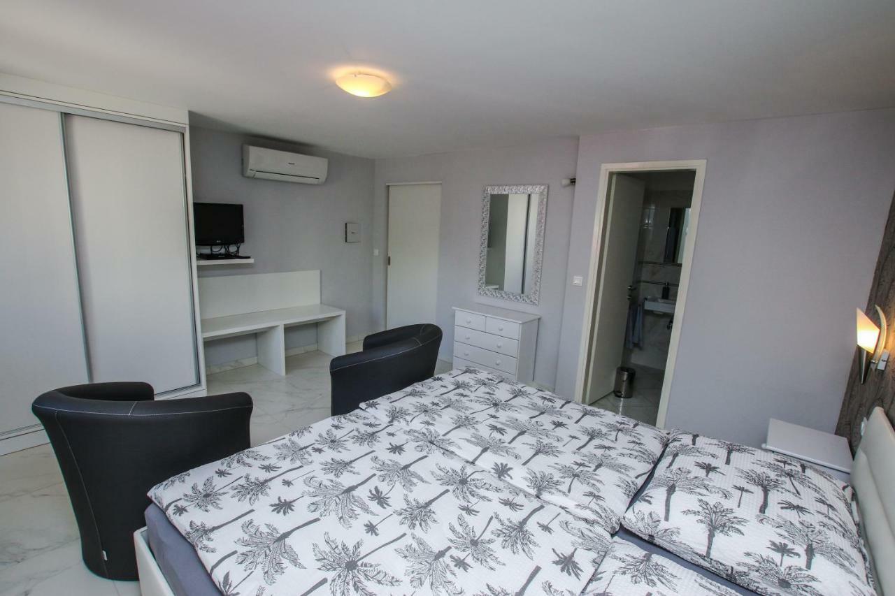 Apartment Alsia Poreč Exteriör bild